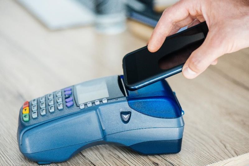 Płatności mobilne na celowniku hakerów - zagrożeni nie tylko klienci